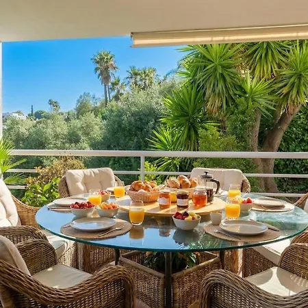 Bon Neguit Amaizing View High On Golf And Sea In High Comodity Suny Oriented Area Of Sitges