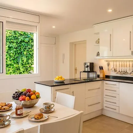 Bon Neguit Amaizing View High On Golf And Sea In High Comodity Suny Oriented Area Of Sitges
